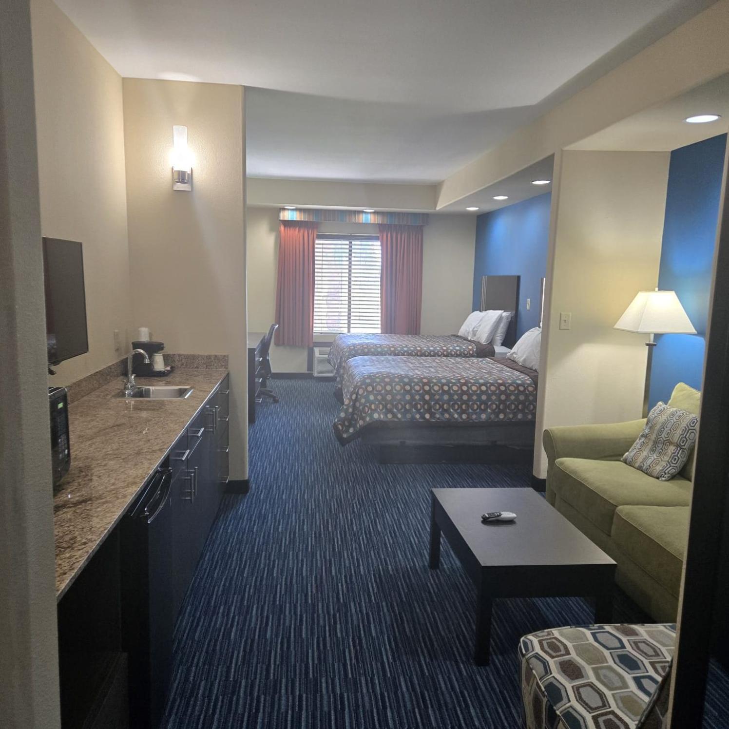 Karnes Hotel 3*