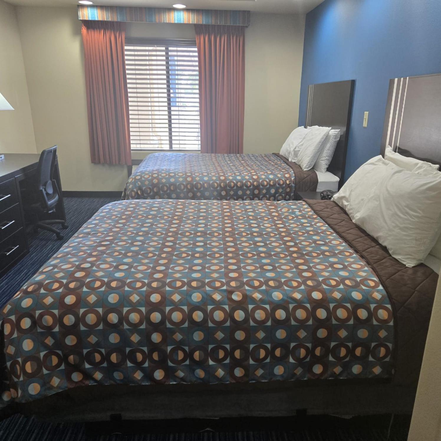 Karnes Hotel 3*