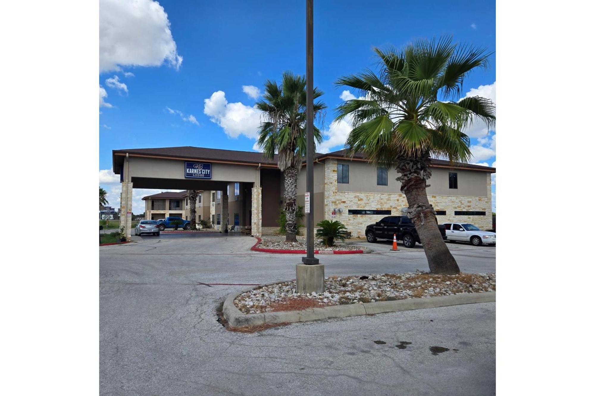 Karnes 3* Karnes City