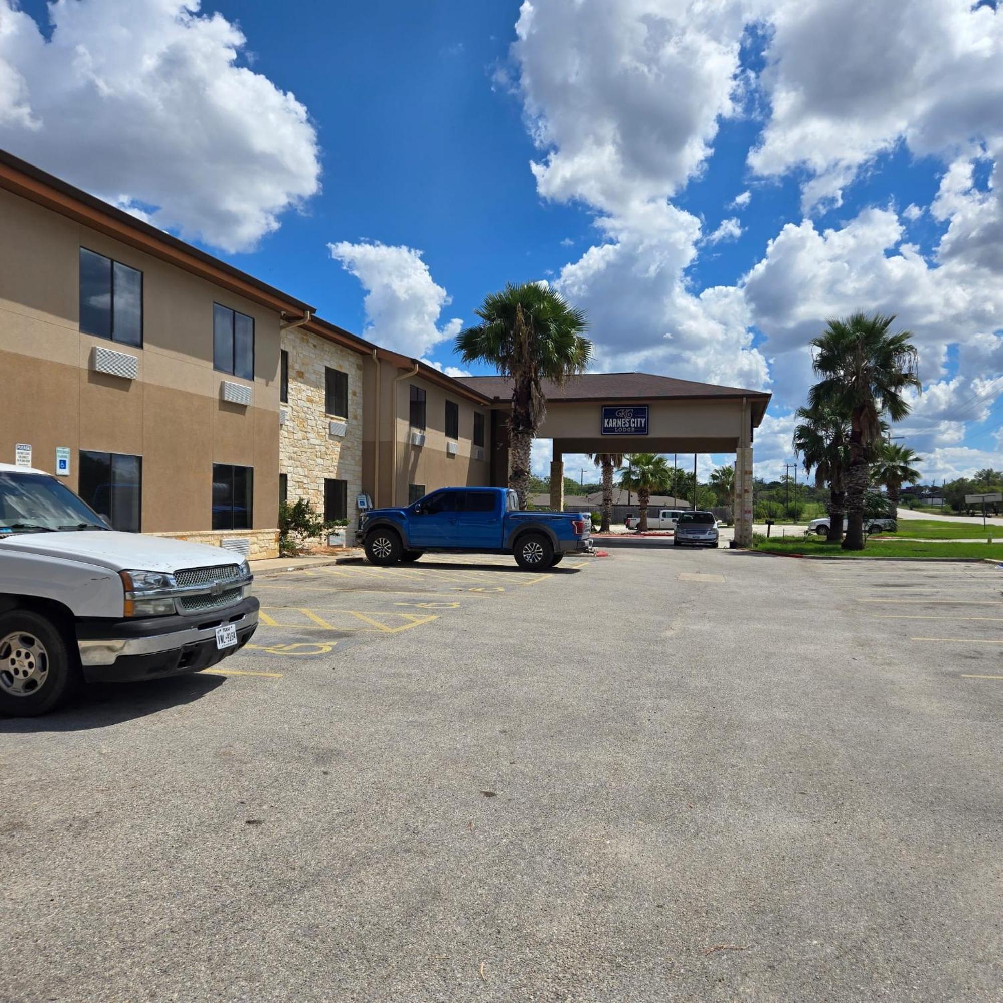 Hotel Karnes 3*