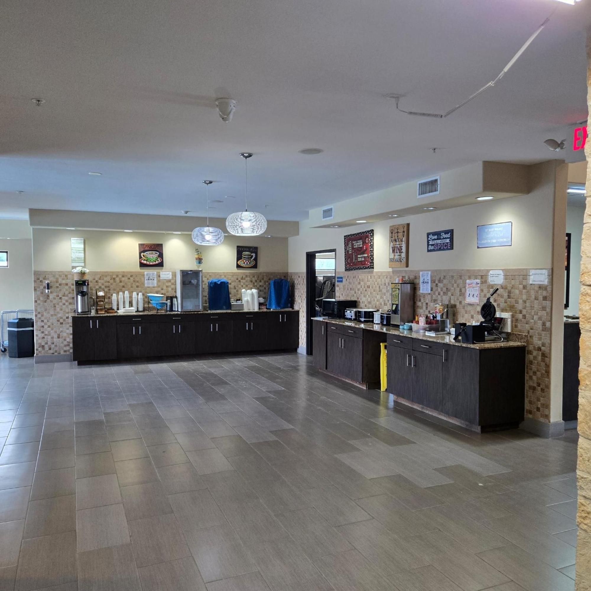 Karnes Hotel